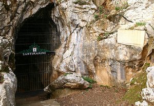 Entrada Cueva Santimamiñe